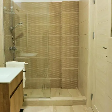 Apartment Cozy Flowers - Fast Wi-fi & Washer-dryer Brasov