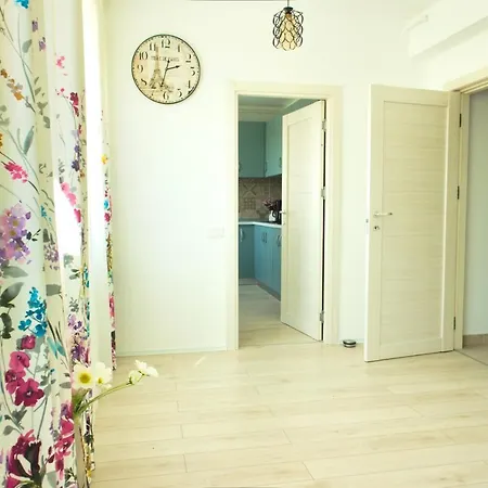 Apartment Cozy Flowers - Fast Wi-fi & Washer-dryer