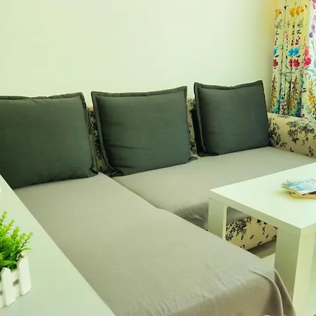 Cozy Flowers - Fast Wi-fi & Washer-dryer Apartment